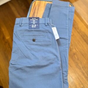 Gap | Men’s Slim Fit Khakis (33x30)